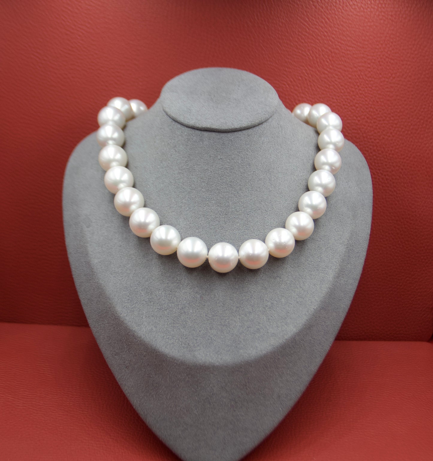 Importante collana di perle South Sea di 16mm