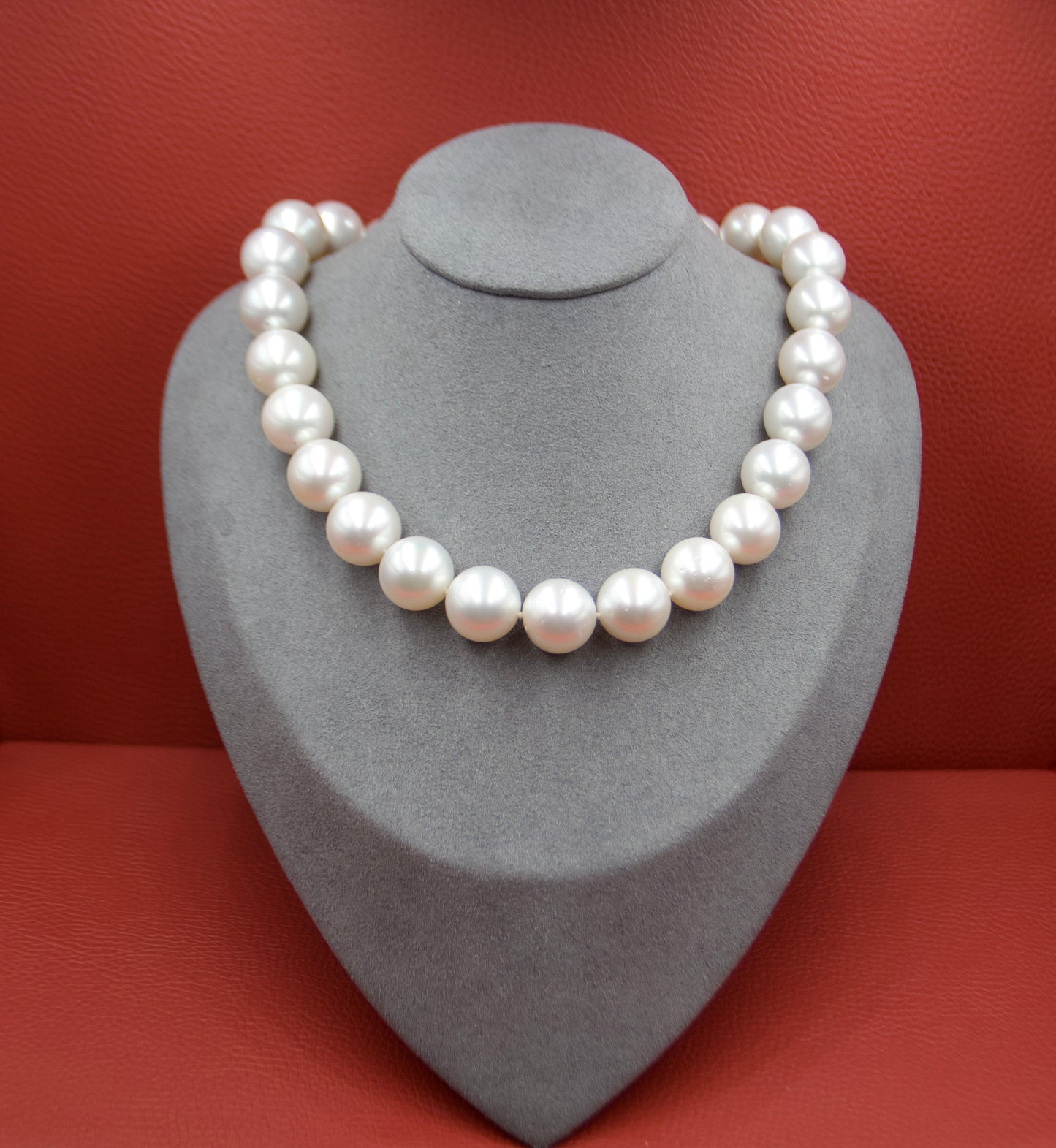 Importante collana di perle South Sea di 16mm