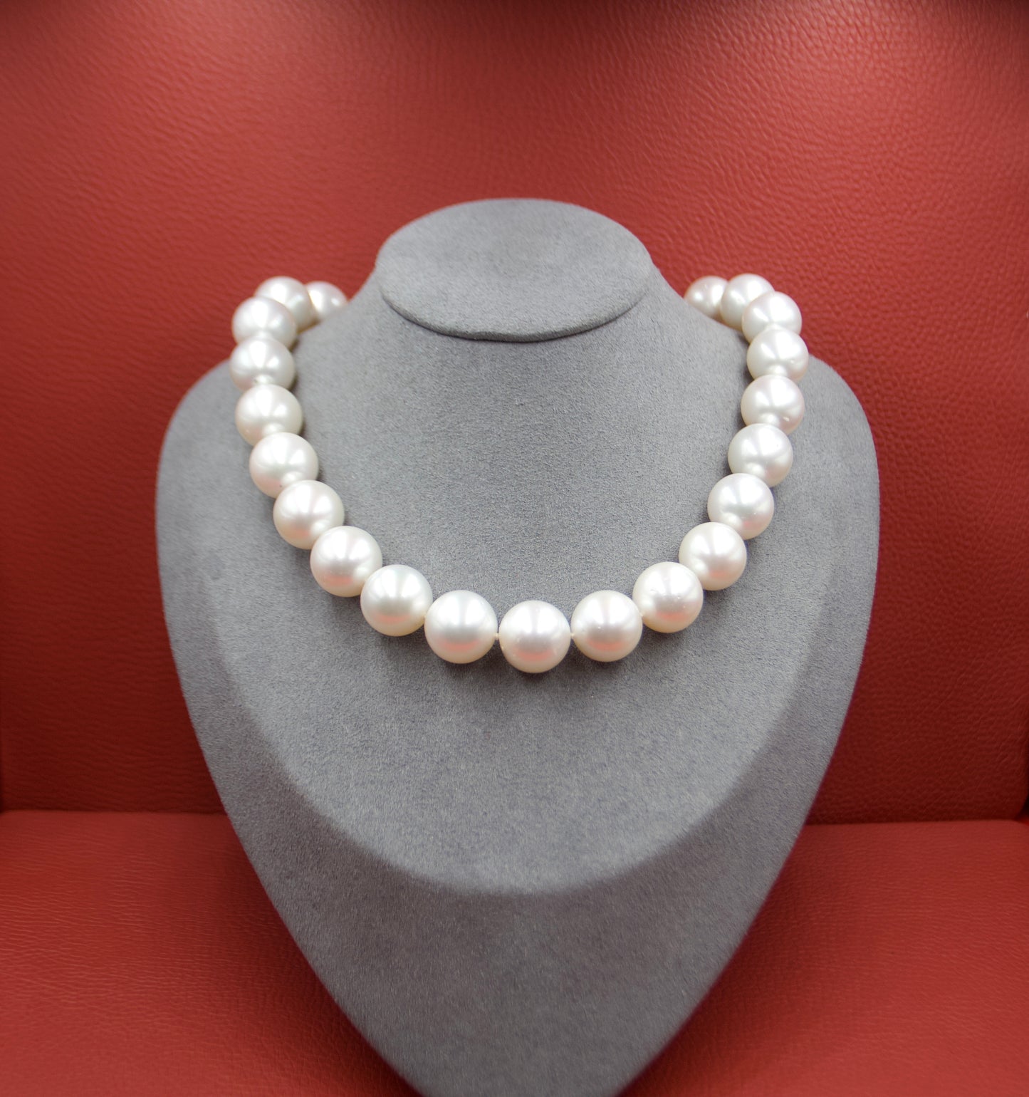 Importante collana di perle South Sea di 16mm