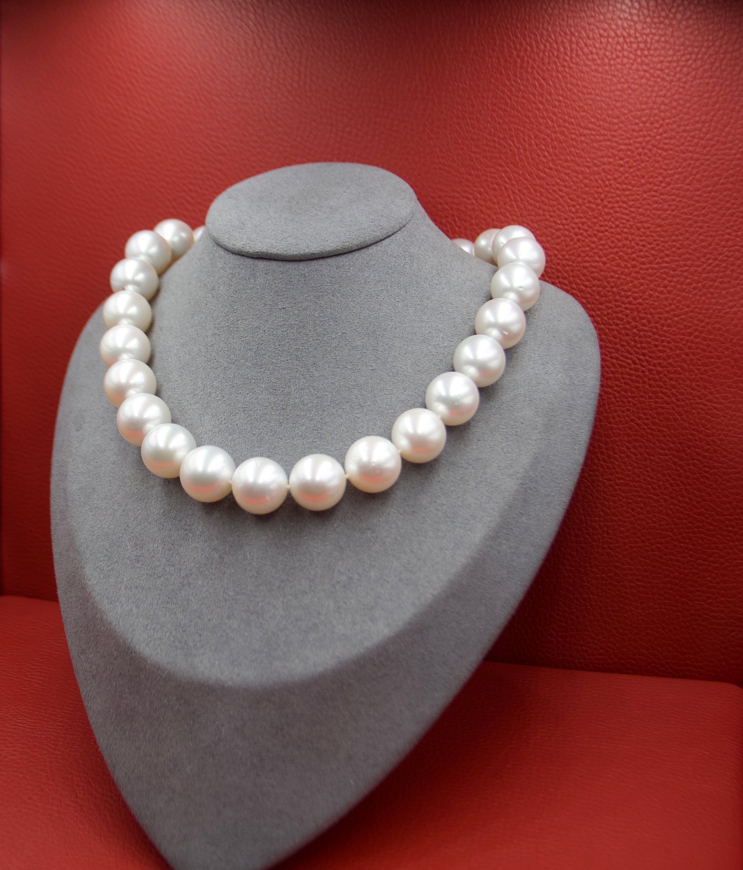 Importante collana di perle South Sea di 16mm