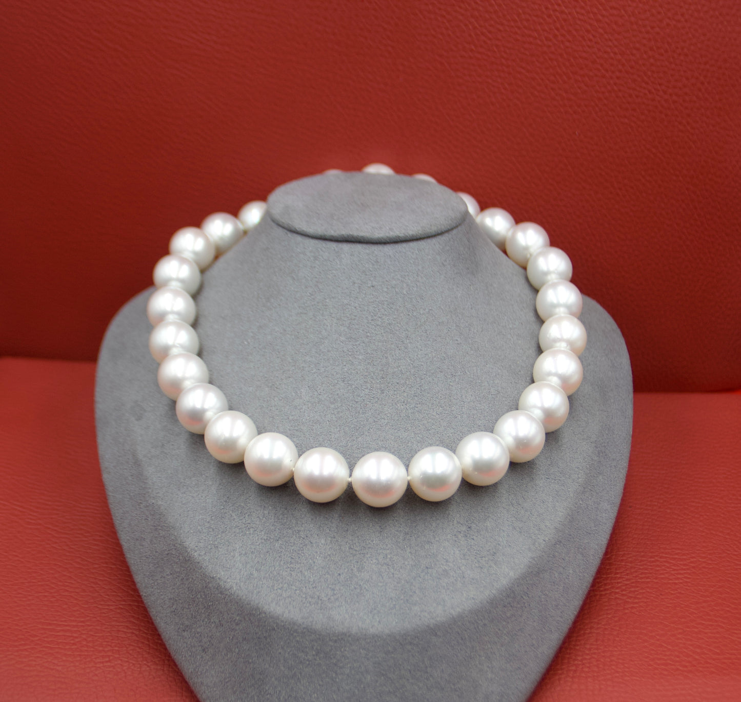 Importante collana di perle South Sea di 16mm