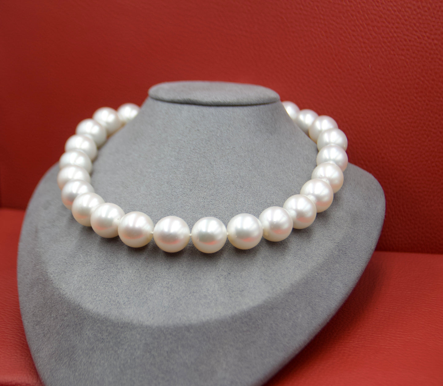 Importante collana di perle South Sea di 16mm