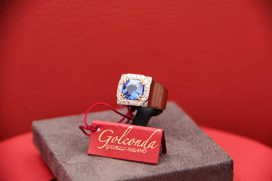 Signet ring with no-heat sapphire