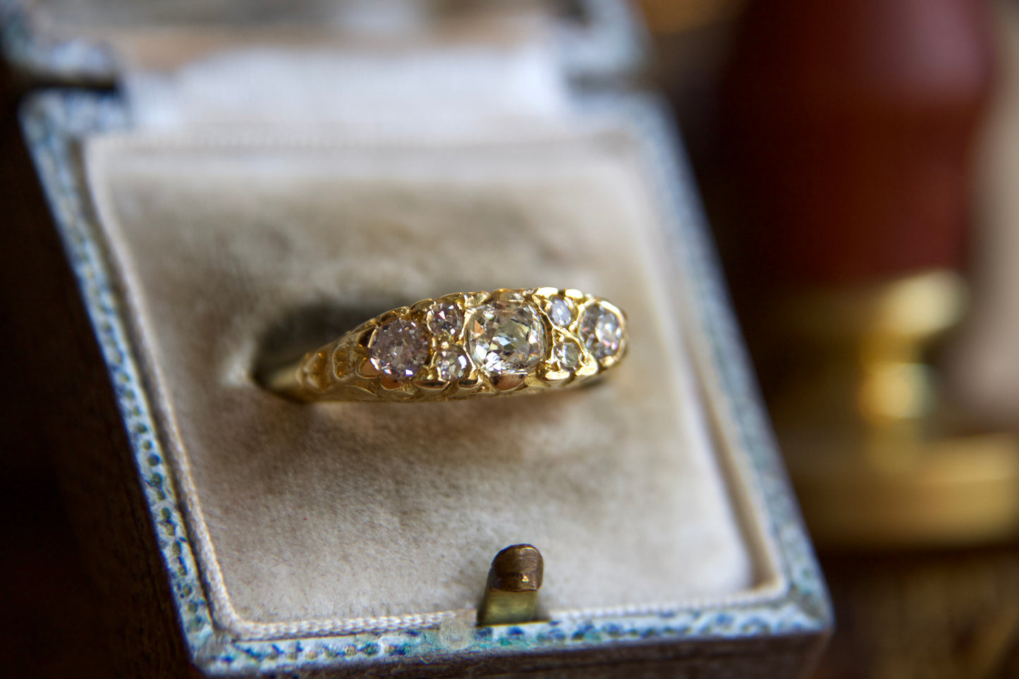 Anello Art nouveau riviere Inglese in oro 18kt