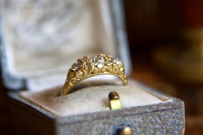 Anello Art nouveau riviere Inglese in oro 18kt