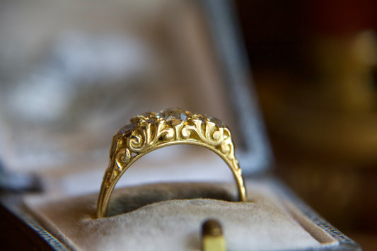 Anello Art nouveau riviere Inglese in oro 18kt
