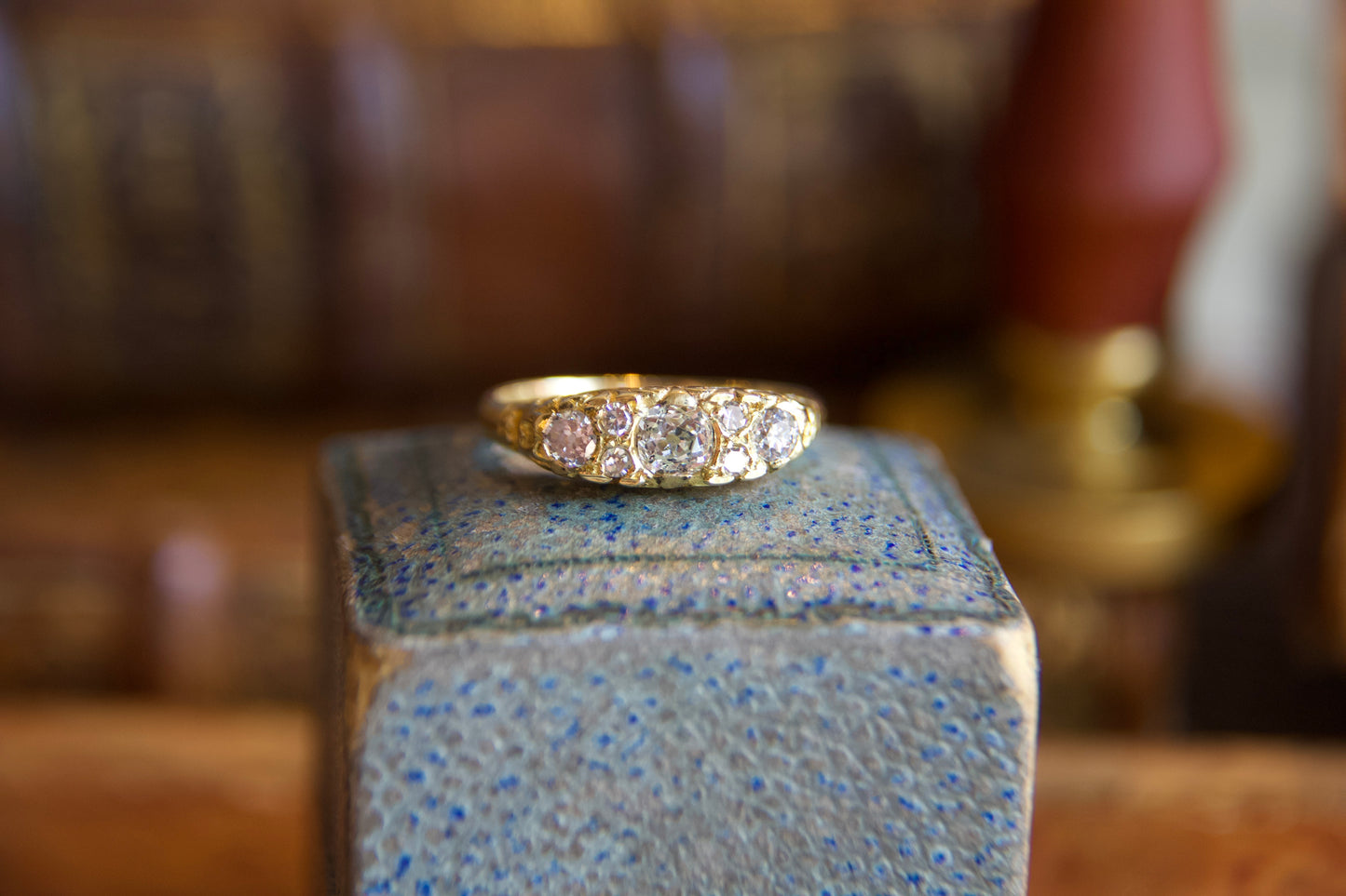 Anello Art nouveau riviere Inglese in oro 18kt