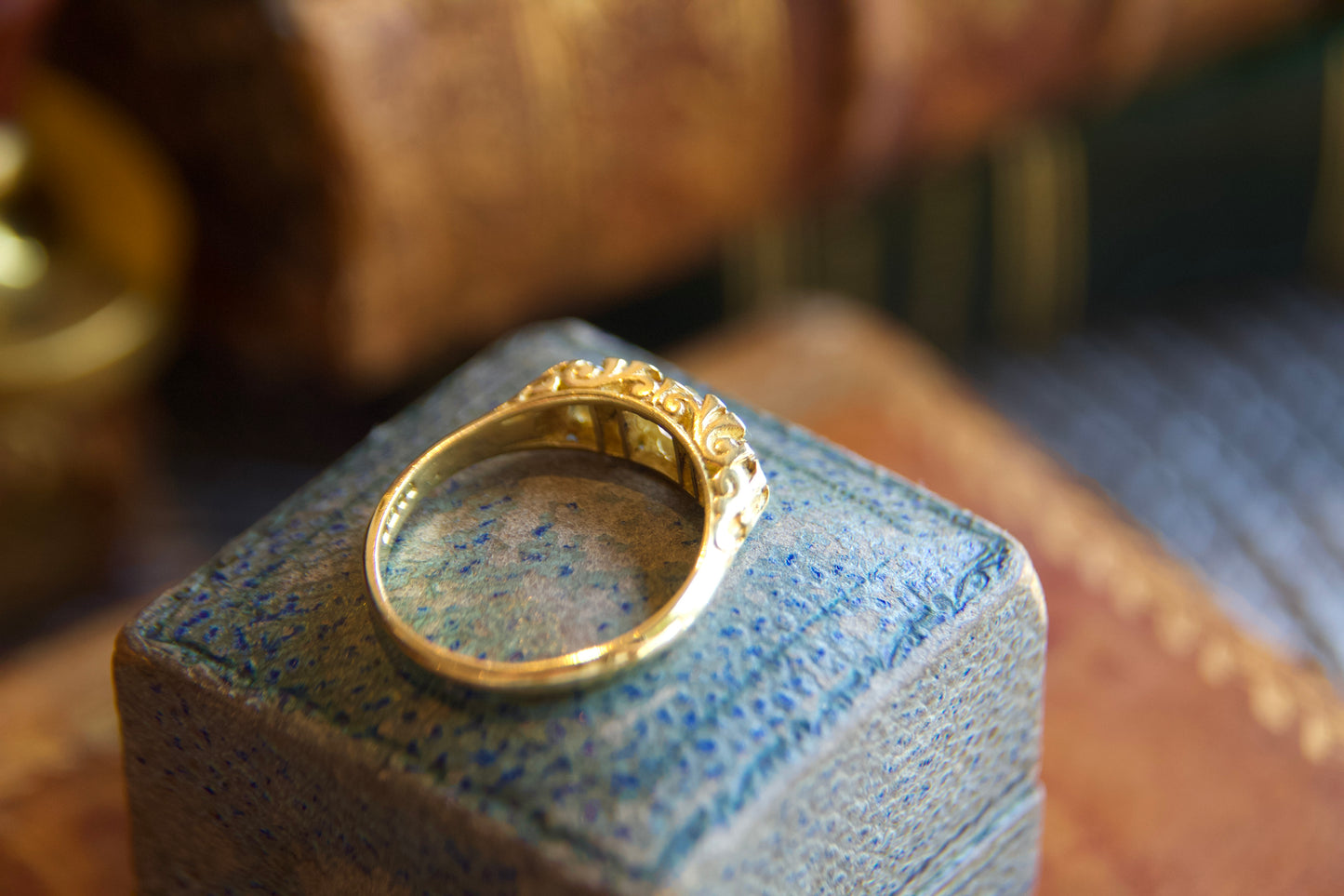 Anello Art nouveau riviere Inglese in oro 18kt