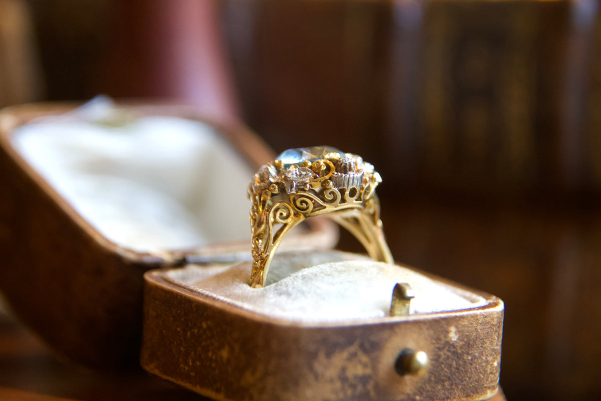 Anello Antico in Oro con Acquamarina e Diamanti Taglio Rosetta
