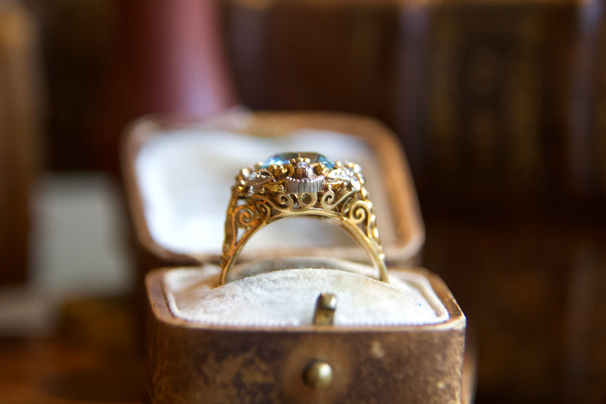 Anello Antico in Oro con Acquamarina e Diamanti Taglio Rosetta