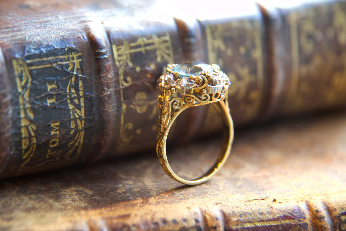 Anello Antico in Oro con Acquamarina e Diamanti Taglio Rosetta