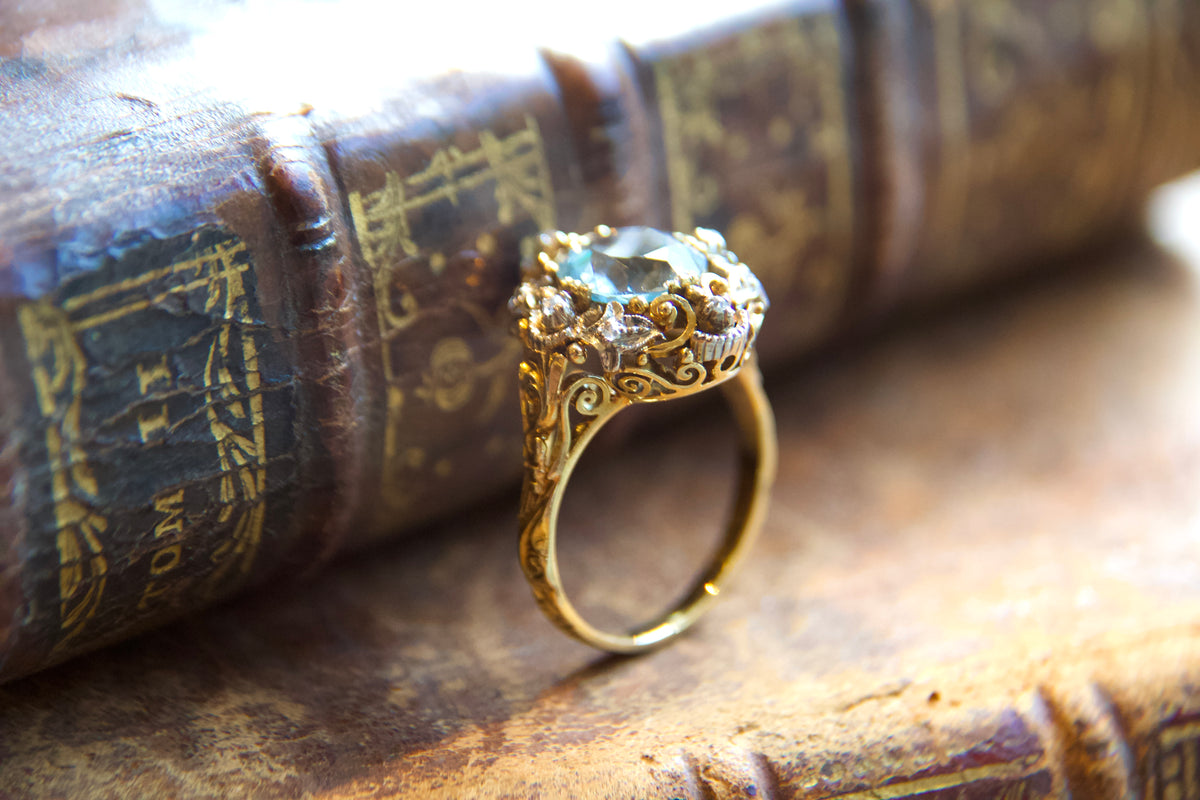 Anello Antico in Oro con Acquamarina e Diamanti Taglio Rosetta