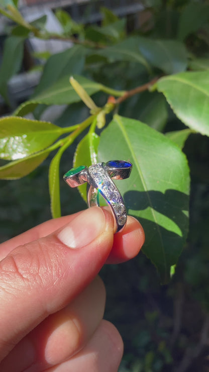Toi moi ring with sapphire and emerald