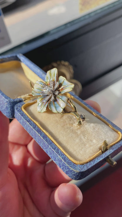 Spilla "Vintage" a forma di fiore smaltata e diamanti